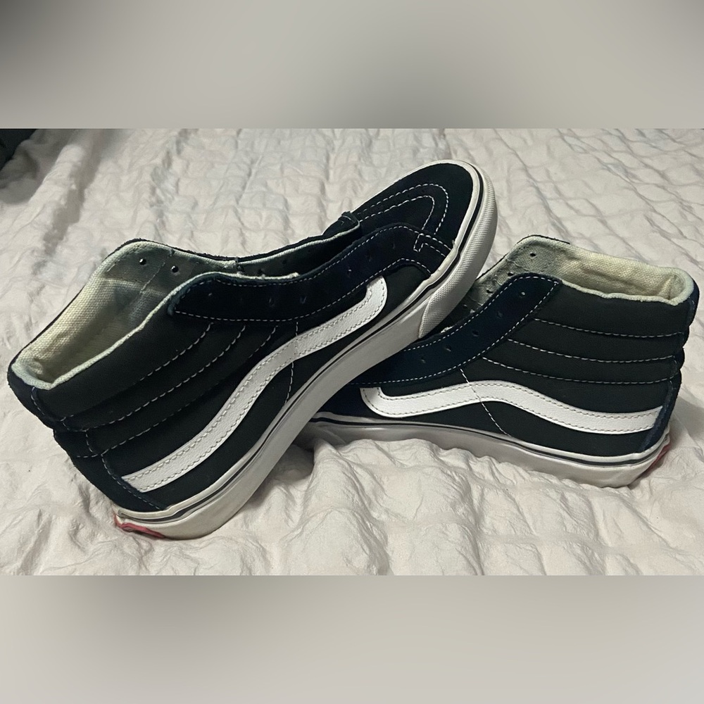 Women's Vans Sk8-Hi Shoes Black/White Size 7.5
Very minimal wear